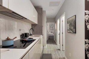 Interior - Elegant Suite w Patio, BBQ Grill! (Toronto)