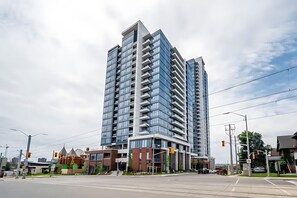 Interior - High Rise 1BR Building With Gorgeous Views (Kitchener)