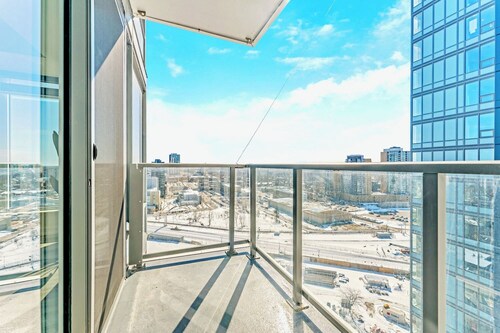High Rise 1BR Building With Gorgeous Views