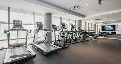 High Rise 1BR Building With Gorgeous Views