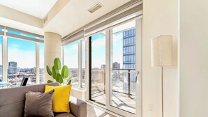 Interior - High Rise 1BR Building With Gorgeous Views (Kitchener)