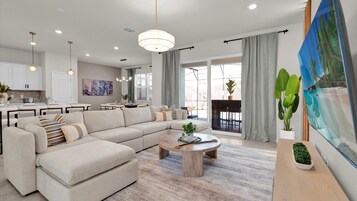 House (5 Bedrooms) | Interior