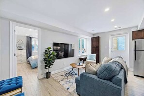 Interior - Stylish Modern Family Suite With Patio (Toronto)
