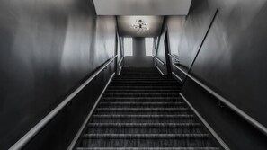 Interior - Casa Hotels Mccaul New w/ Workspace & Kitchen (Toronto)