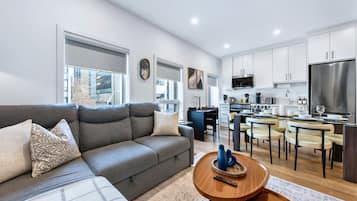 Studio (3 Bedrooms) | Interior