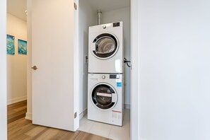 Apartment (1 Bedroom) | Interior - Newly Built Modern Condo With Stunning City Views (Kitchener)