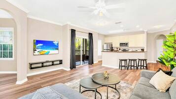 Apartment (3 Bedrooms) | Front of property