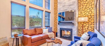 Luxury Mountain Winter Getaway w Picturesque Views