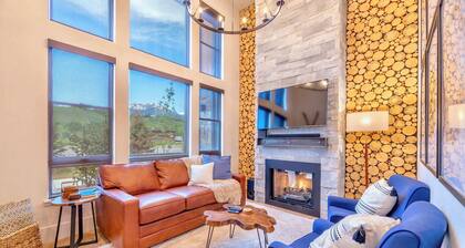 Luxury Mountain Winter Getaway w Picturesque Views