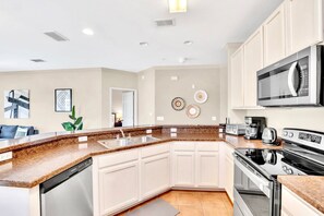 Interior - Pet-friendly Condo Pool, Saunanear Disney (Winter Garden)
