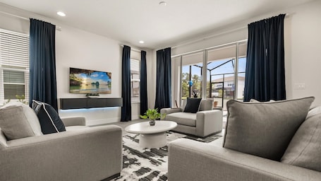 Villa (4 Bedrooms) | Interior