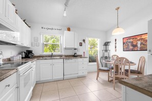 House (5 Bedrooms) | Interior - Upstay - Family Home w Games & Private Pool (Clermont)