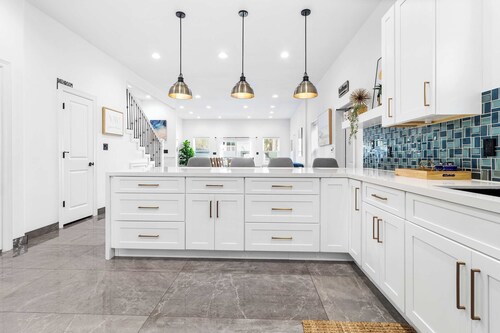 Upstay: Island Retreat w Private Pool & Bay View