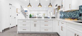 Upstay: Island Retreat w Private Pool & Bay View