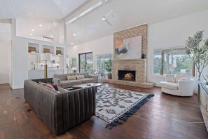 Interior - Upstay Modern Home Near Golf Course and Downtown (Austin)