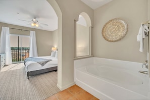 Apartment (2 Bedrooms) | Interior - Family-friendly Condo With Pool & Sauna (Winter Garden)