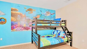 A bunk bed with a colorful mural of sea creatures on the wall behind it. - Upstay - Large Condo Near Disney w Pool and Gym (Winter Garden)