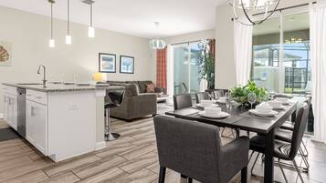 Villa (4 Bedrooms) | Interior