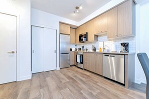 Apartment (1 Bedroom) | Interior - New High Rise Building With Gorgeous Views (Kitchener)