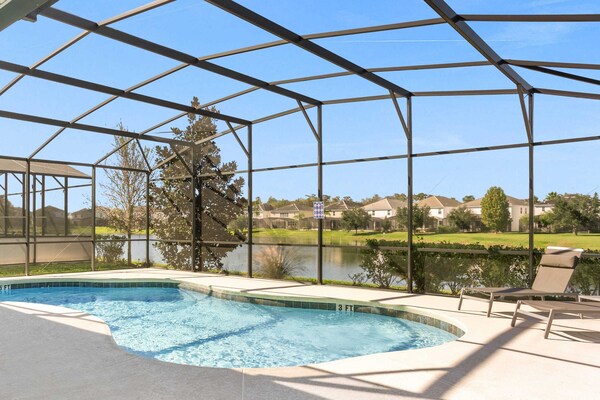 Upstay - Resort Home W Cinema, Pool & Lake View - Kissimmee