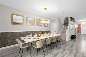 Casa (Multiple Bedrooms) | Parte interna