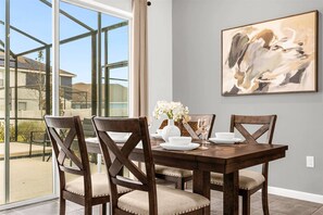 Casa (Multiple Bedrooms) | Parte interna