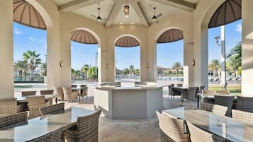 House (6 Bedrooms) | Interior