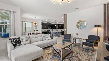 House (6 Bedrooms) | Front of property