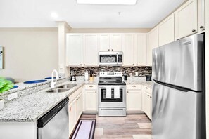 Interior - Upstay - Pet-friendly Condo - Sauna, Pool (Winter Garden)