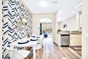 Interior - Upstay - Pet-friendly Condo - Sauna, Pool (Winter Garden)