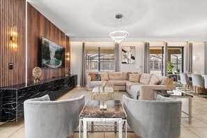 Casa (Multiple Bedrooms) | Interior