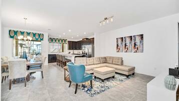 Villa (4 Bedrooms) | Front of property