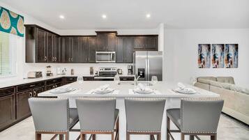 Villa (4 Bedrooms) | Interior