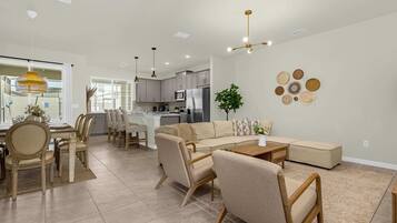 Villa (4 Bedrooms) | Interior