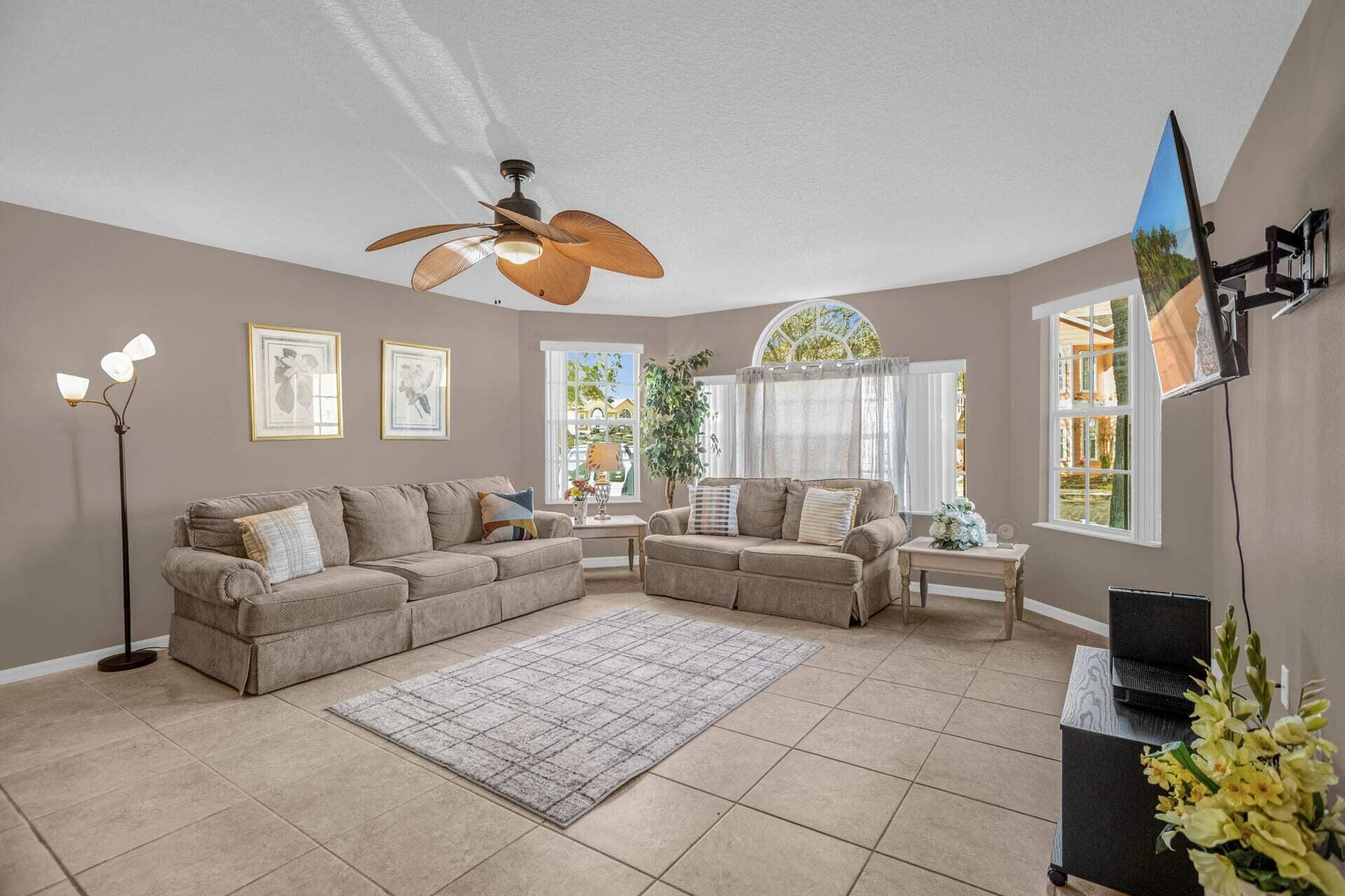 Apartment (3 Bedrooms) | Front of property
