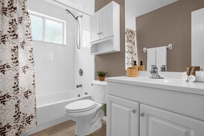 Interior - Upstay Sunny 3BR Orlando Home w Patio Near Disney (Kissimmee)