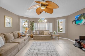 Interior - Upstay Sunny 3BR Orlando Home w Patio Near Disney (Kissimmee)
