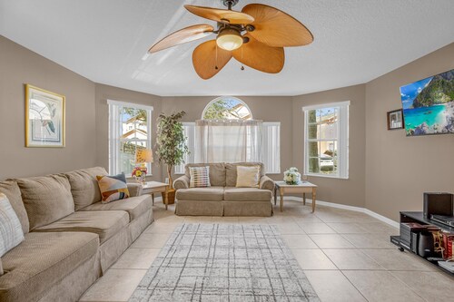 Upstay Sunny Home w Private Patio Near Disney