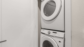 Interior - Upstay Pristine 3BR Home With Private Pool & BBQ (Clermont)