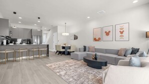 Interior - Upstay - Modern Family Townhouse w Private Pool (Clermont)