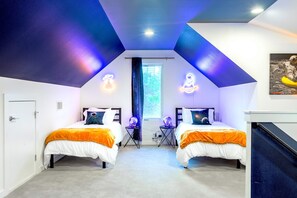 A bedroom with two beds, a window with a view, and a ceiling with a unique design. - Eclectic Group Getaway With Pool, Patio & Fire Pit (Austin)