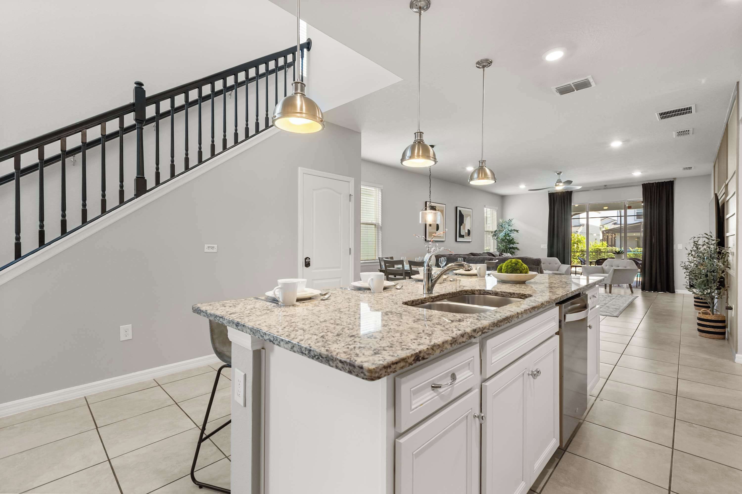 House (6 Bedrooms) | Interior