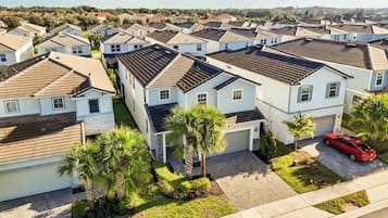 House (6 Bedrooms) | Interior