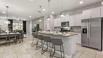 House (6 Bedrooms) | Interior