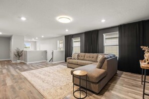 House (6 Bedrooms) | Interior - Family Fun Villa w Pool, Hot Tub & Game Room (Davenport)