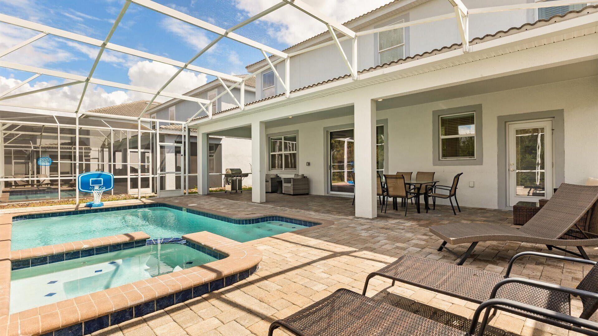 Casa (Multiple Bedrooms) | Vista frontal de la propiedad