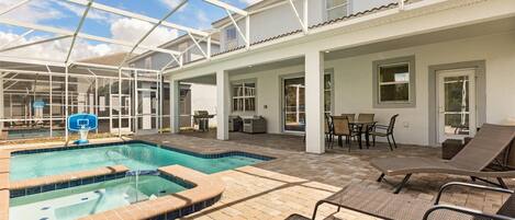 Casa (Multiple Bedrooms) | Vista frontal de la propiedad