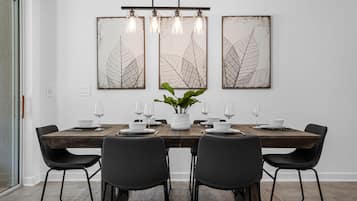 Villa (4 Bedrooms) | Interior