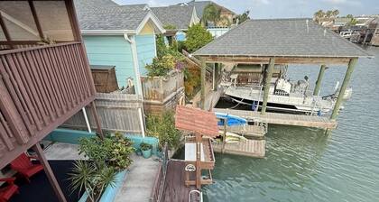 Relaxing Gulf Coast Getaway With Waterfront Deck