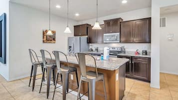 House (6 Bedrooms) | Interior